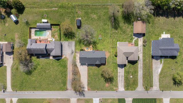 142 Summerset Pl, Estill Springs, TN 37330