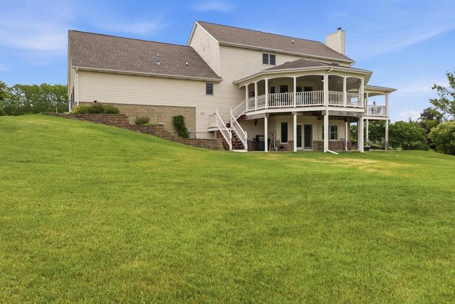 2911 Wildlife LANE, Richfield, WI 53076