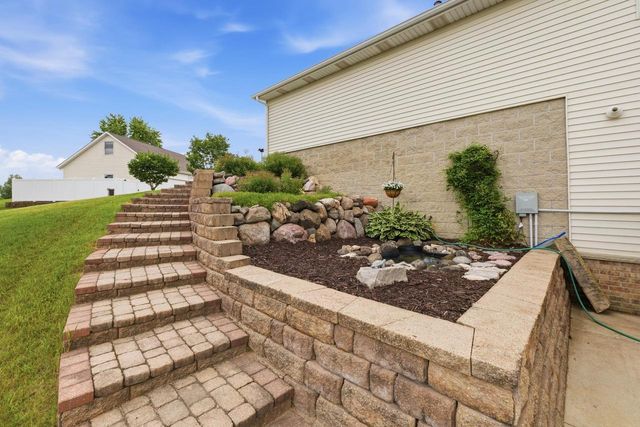 2911 Wildlife LANE, Richfield, WI 53076