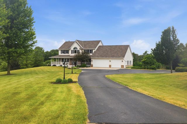 2911 Wildlife LANE, Richfield, WI 53076
