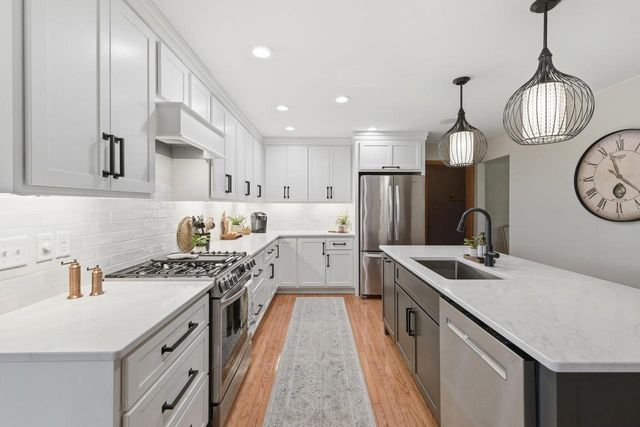 2911 Wildlife LANE, Richfield, WI 53076