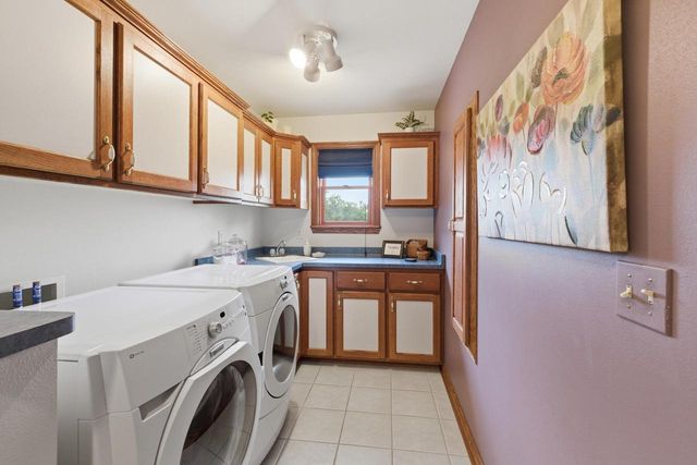 2911 Wildlife LANE, Richfield, WI 53076