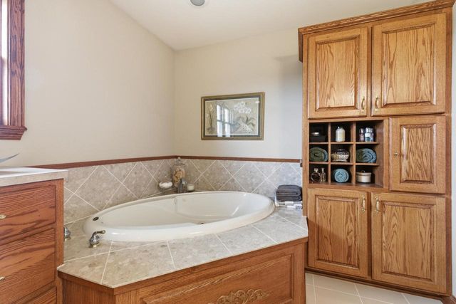2911 Wildlife LANE, Richfield, WI 53076