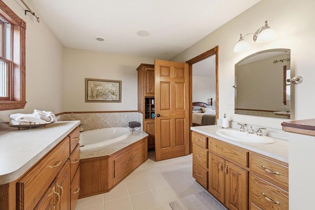 2911 Wildlife LANE, Richfield, WI 53076