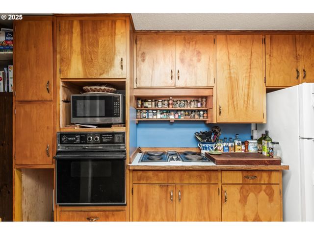 56642 MCKENZIE Hwy, Mc Kenzie Bridge, OR 97413