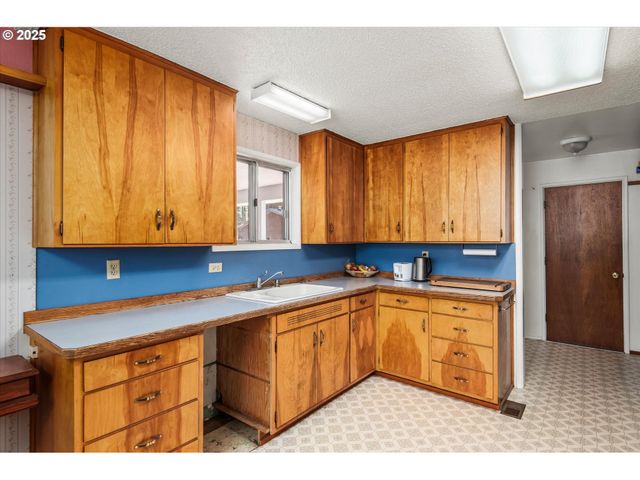 56642 MCKENZIE Hwy, Mc Kenzie Bridge, OR 97413