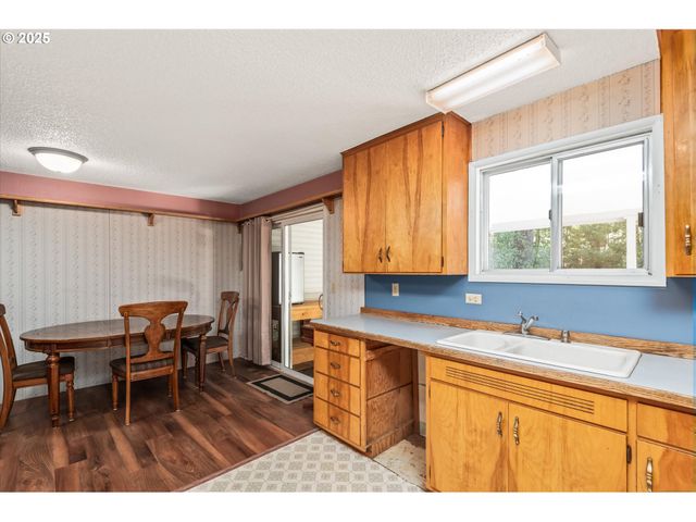 56642 MCKENZIE Hwy, Mc Kenzie Bridge, OR 97413