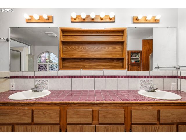 56642 MCKENZIE Hwy, Mc Kenzie Bridge, OR 97413