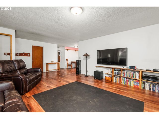 56642 MCKENZIE Hwy, Mc Kenzie Bridge, OR 97413