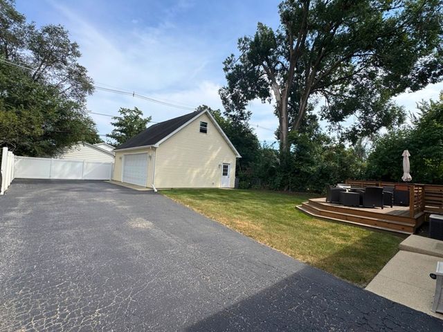 817 S Spring Road, Elmhurst, IL 60126