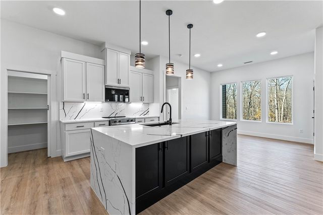 6 Alloway Lane, Bella Vista, AR 72715