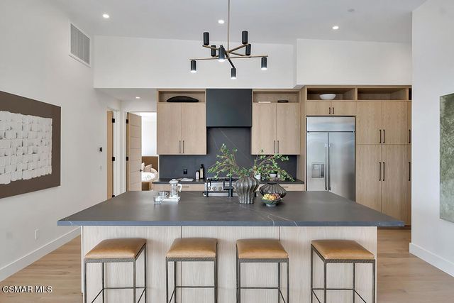 679 Adirondack Avenue, Ventura, CA 93003