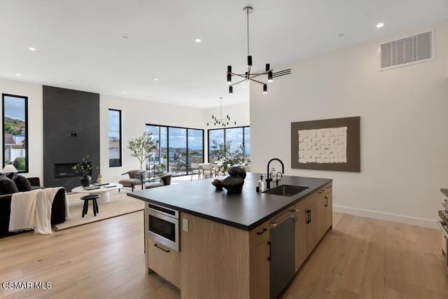 679 Adirondack Avenue, Ventura, CA 93003