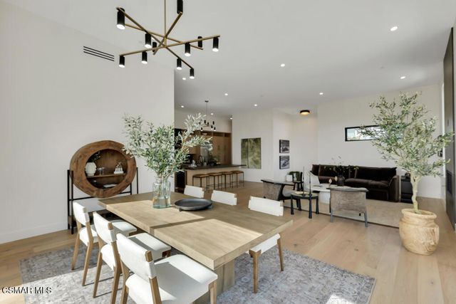 679 Adirondack Avenue, Ventura, CA 93003