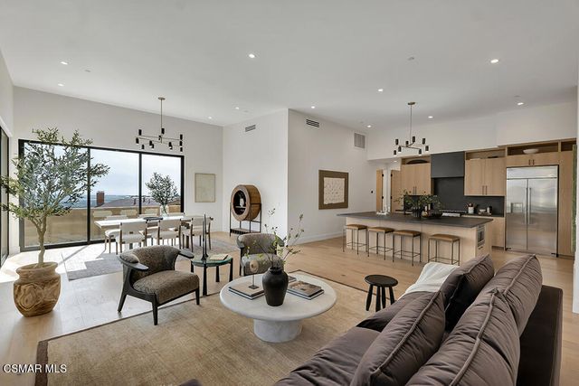 679 Adirondack Avenue, Ventura, CA 93003