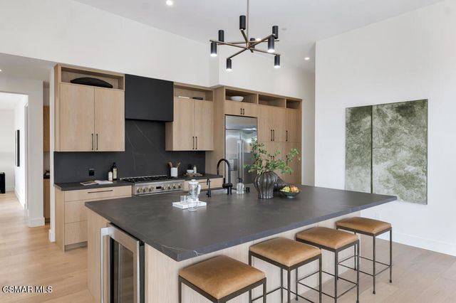 679 Adirondack Avenue, Ventura, CA 93003