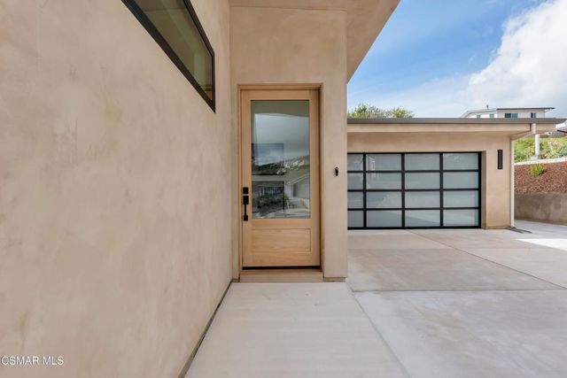 679 Adirondack Avenue, Ventura, CA 93003