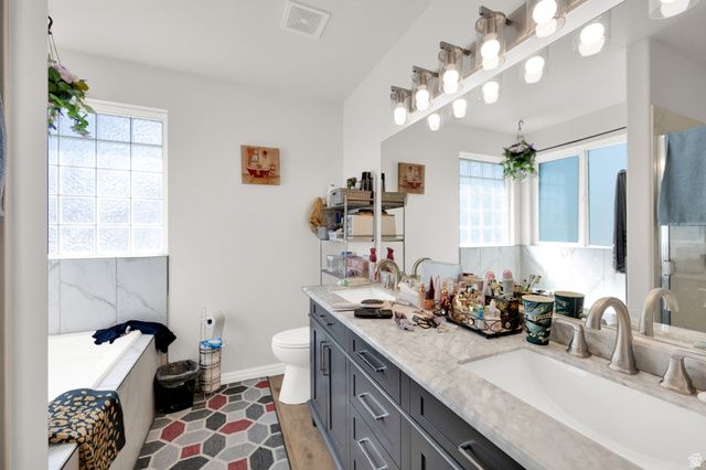 1284 N 900 W, Clinton, UT 84015