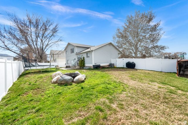 1284 N 900 W, Clinton, UT 84015