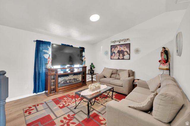 1284 N 900 W, Clinton, UT 84015