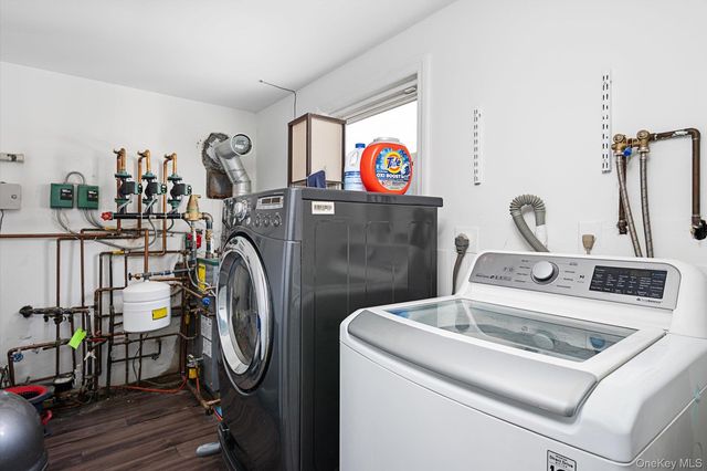 1 Park Court, Smithtown, NY 11787