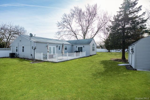 1 Park Court, Smithtown, NY 11787