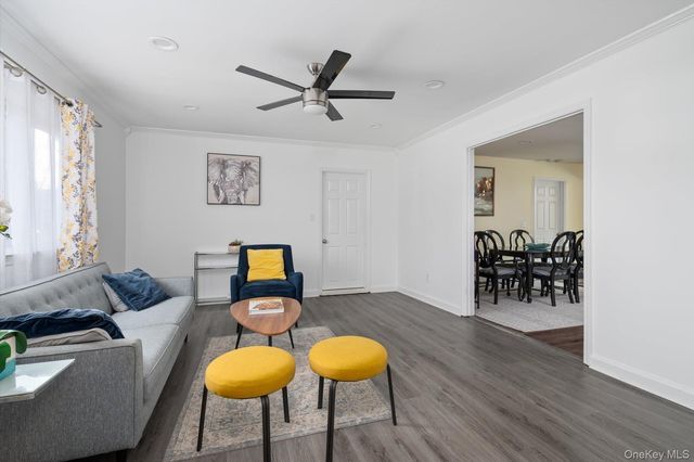 1 Park Court, Smithtown, NY 11787