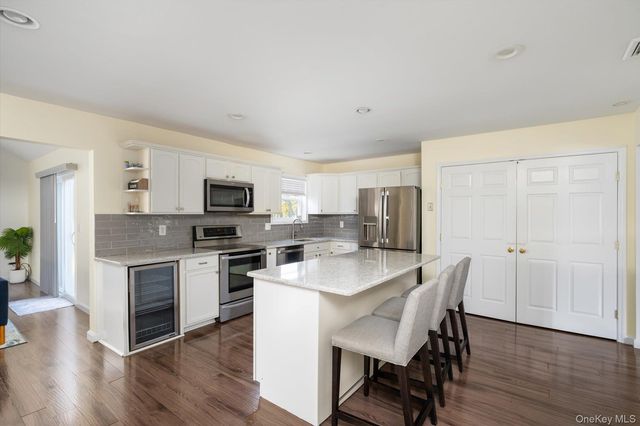 1 Park Court, Smithtown, NY 11787