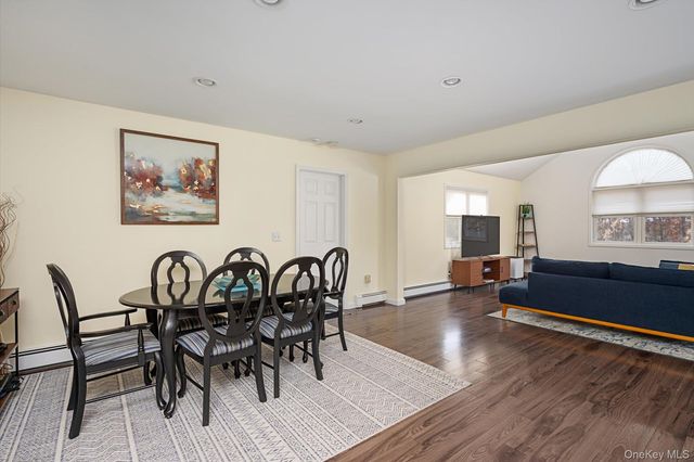 1 Park Court, Smithtown, NY 11787