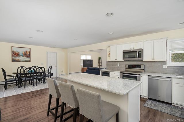 1 Park Court, Smithtown, NY 11787