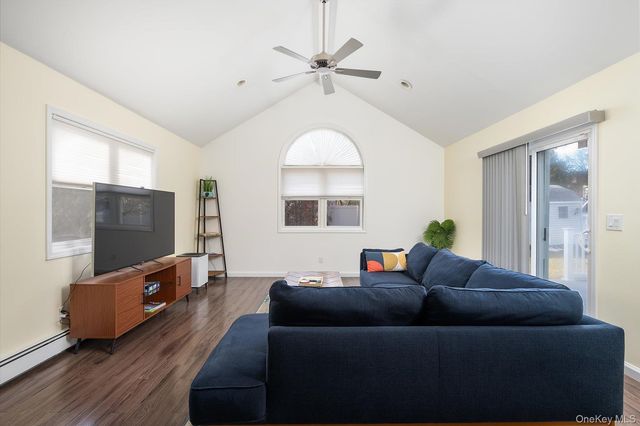 1 Park Court, Smithtown, NY 11787