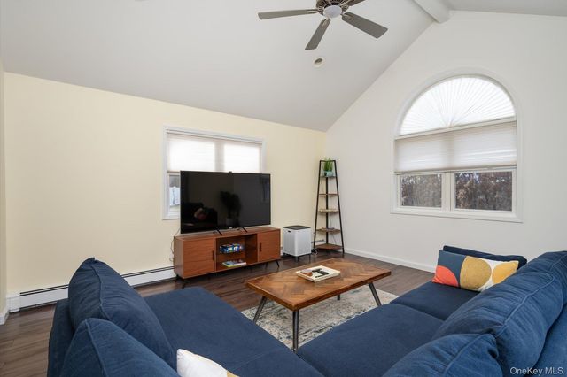 1 Park Court, Smithtown, NY 11787