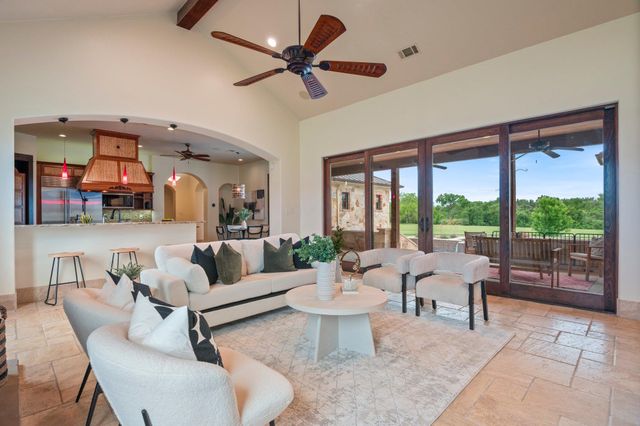 101 Spears Ranch RD, Jarrell, TX 76537