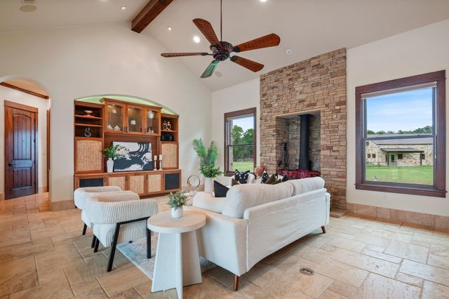 101 Spears Ranch RD, Jarrell, TX 76537