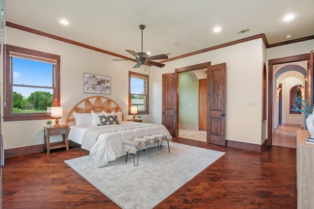 101 Spears Ranch RD, Jarrell, TX 76537