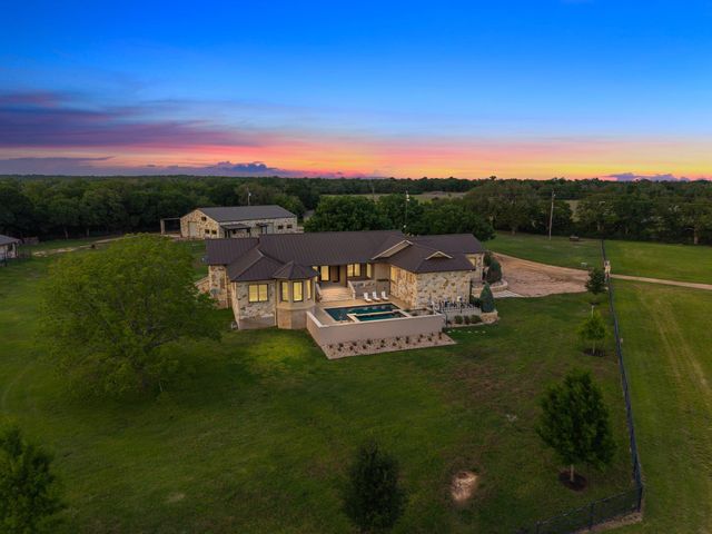 101 Spears Ranch RD, Jarrell, TX 76537
