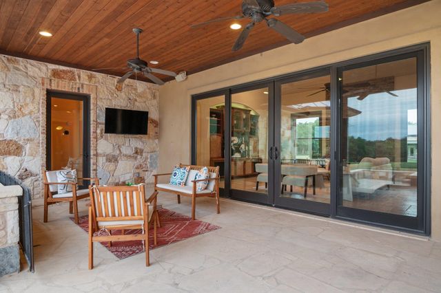 101 Spears Ranch RD, Jarrell, TX 76537