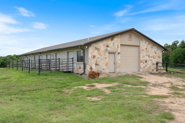 101 Spears Ranch RD, Jarrell, TX 76537