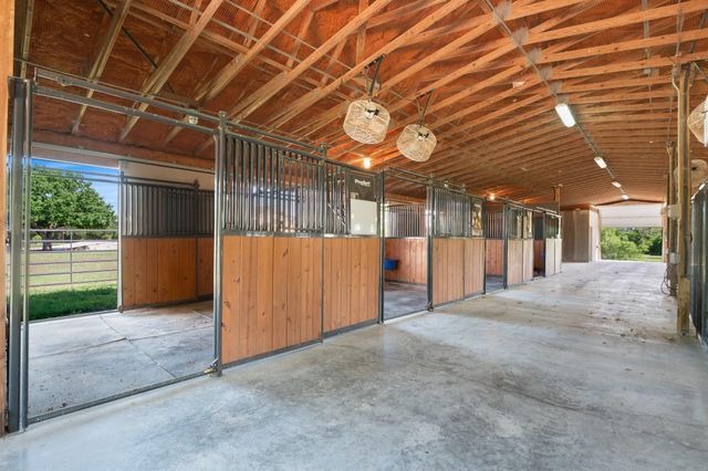 101 Spears Ranch RD, Jarrell, TX 76537