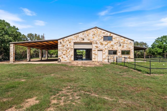 101 Spears Ranch RD, Jarrell, TX 76537