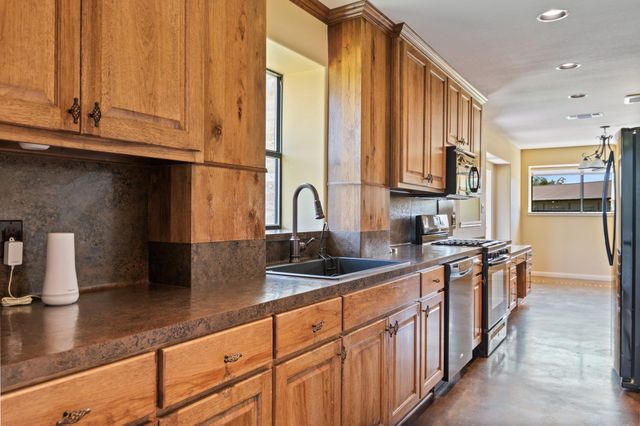 101 Spears Ranch RD, Jarrell, TX 76537