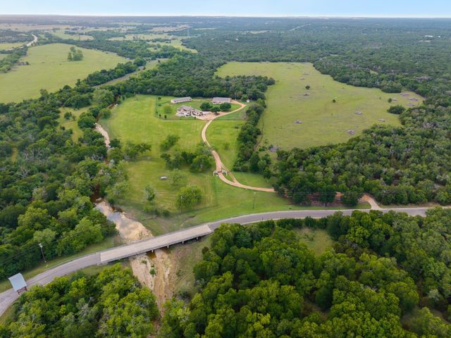 101 Spears Ranch RD, Jarrell, TX 76537