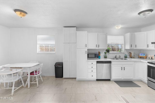 100 Carroll Circle, Rogersville, TN 37857