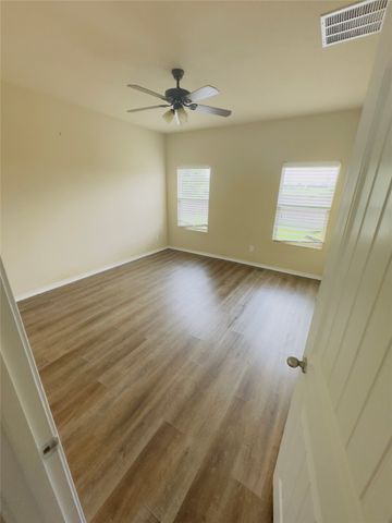 1129 Autumnwood Drive, Azle, TX 76020