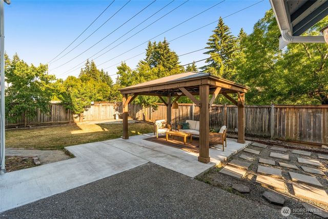 20721 122nd Place SE, Kent, WA 98031