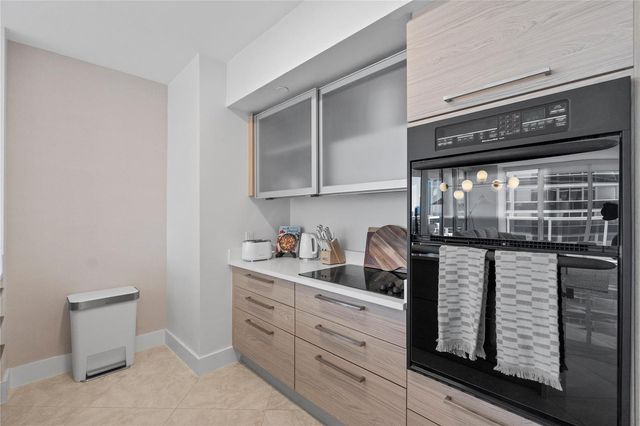 1830 S Ocean Drive 1006, Hallandale Beach, FL 33009