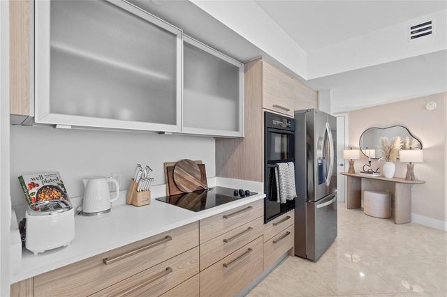 1830 S Ocean Drive 1006, Hallandale Beach, FL 33009