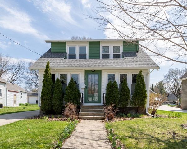 415 S Concord ROAD, Oconomowoc, WI 53066