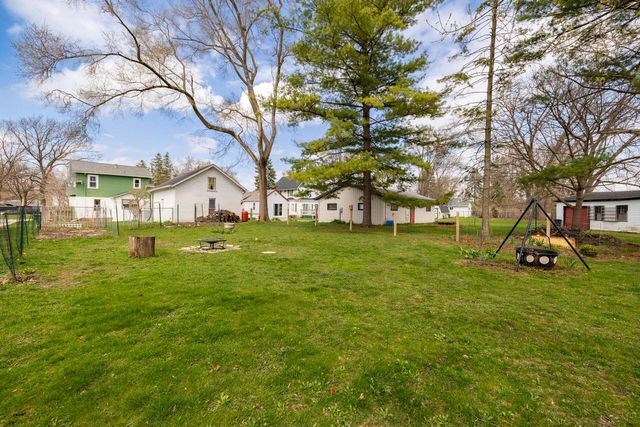 415 S Concord ROAD, Oconomowoc, WI 53066