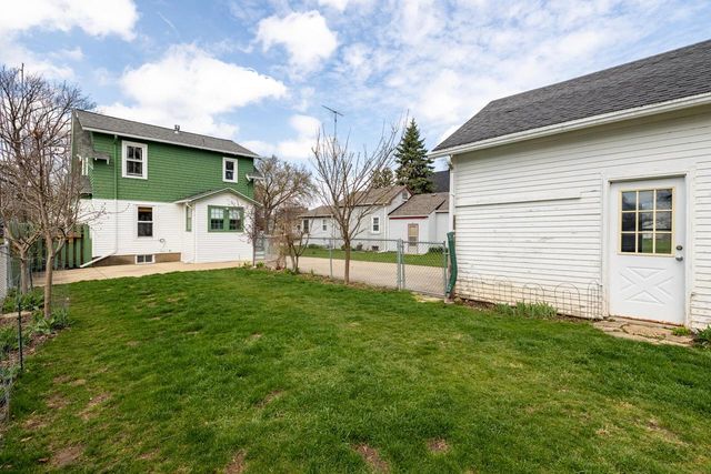 415 S Concord ROAD, Oconomowoc, WI 53066